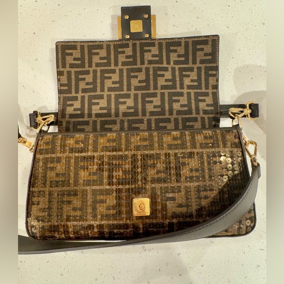 FENDI Baguette Medium with sequins - Picture 3 of 7